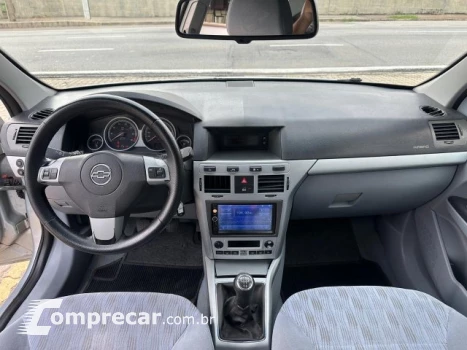 VECTRA SEDAN - 2.0 MPFI ELEGANCE 8V 4P MANUAL