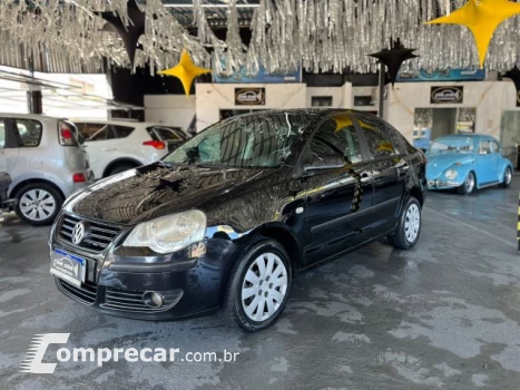 Volkswagen POLO SEDAN - 1.6 MI 8V 4P MANUAL 4 portas