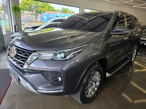 Toyota HILUX SW4 2.8 D-4d Turbo SRX 7L 4X4 4 portas