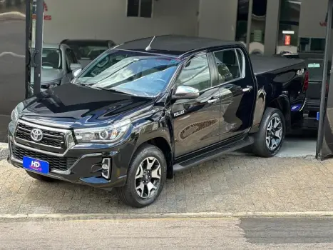 Toyota HILUX CDSRXA4FD 4 portas