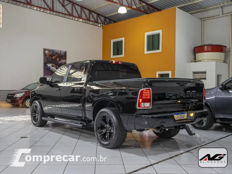 CLASSIC 5.7 V8 Laramie Night Edition CD 4X4