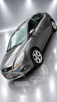 FORD FOCUS 2.0 Titanium Hatch 16V 4 portas