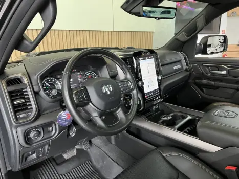 1500 5.7 V8 GASOLINA REBEL CD 4X4 AUTOMÁTICO