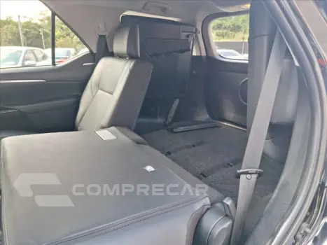 HILUX SW4 2.8 D-4D TURBO DIESEL SRX 7L 4X4 AUTOMÁ