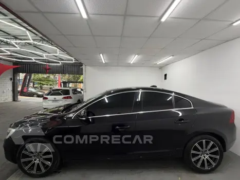 S60 T-5 MOMENTUM 2.0 245cv 4p