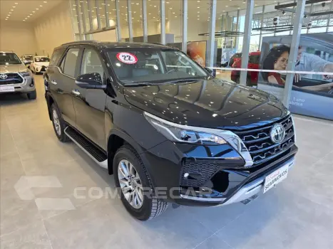 HILUX SW4 2.8 D-4D TURBO DIESEL SRX 7L 4X4 AUTOMÁ