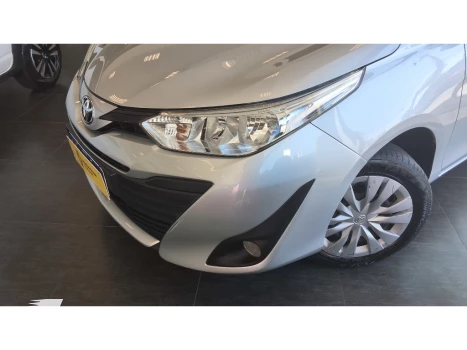 Toyota YARIS 1.5 16V FLEX SEDAN XL LIVE MULTIDRIVE 4 portas