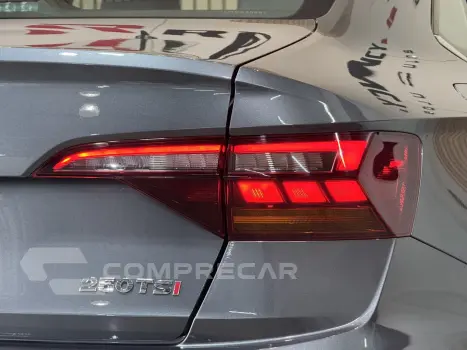 JETTA 1.4 250 TSI TOTAL FLEX R-LINE TIPTRONIC