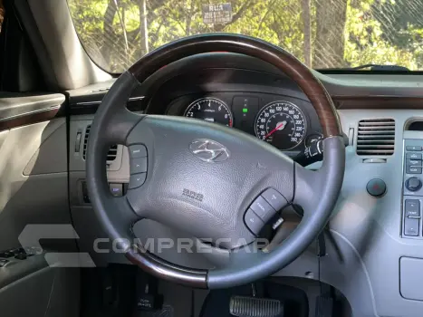 AZERA 3.3 MPFI GLS Sedan V6 24V