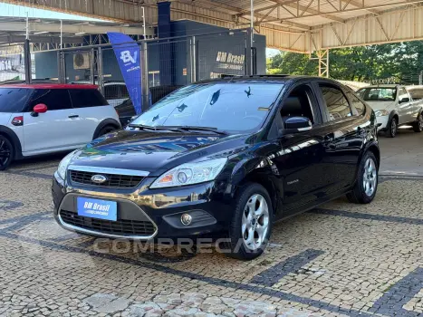 FORD FOCUS 2.0 Titanium Hatch 16V 4 portas