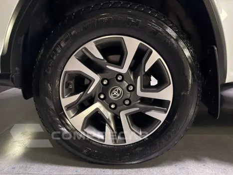 HILUX SW4 2.8 D-4D TURBO DIESEL DIAMOND 7L 4X4 AUTOMÁTICO