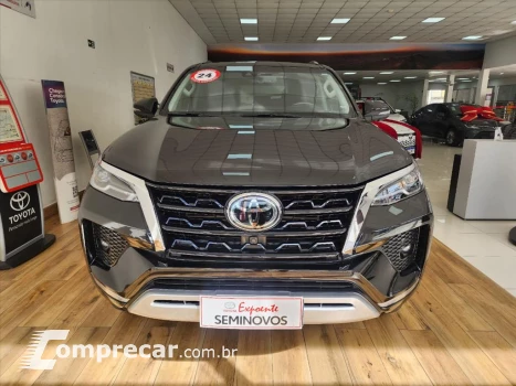 HILUX SW4 2.8 D-4D TURBO DIESEL SRX 7L 4X4 AUTOMÁ