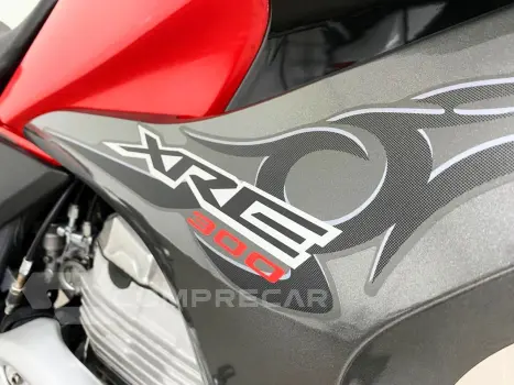 HONDA XRE 300 - PRETO E VERMELHO