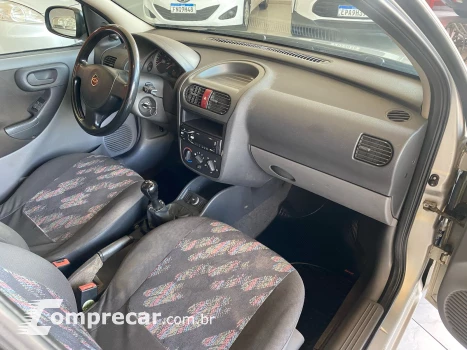 CORSA 1.8 MPFI Maxx Sedan 8V