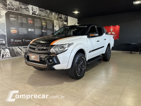 Mitsubishi L200 TRITON 2.4 16V Turbo Sport Hpe-s CD 4X4 4 portas