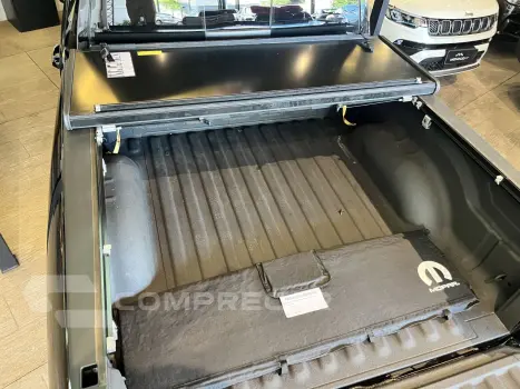 Classic 5.7 V8 32V 4P HEMI LARAMIE AUTOMÁTICO