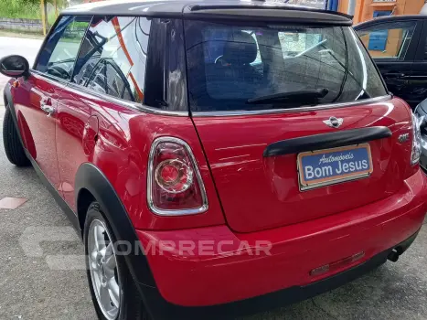 One 1.6 16V Gasolina 2P Automático