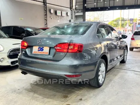 JETTA - 2.0 COMFORTLINE 4P MANUAL