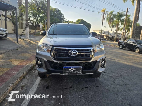 Toyota HILUX 2.7 SR 4X2 CD 16V 4 portas