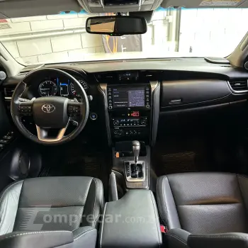 HILUX 2.8 SW4 4X4 8V