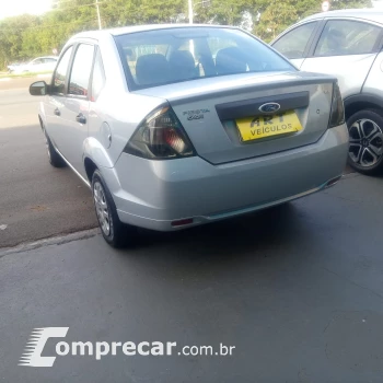 FORD FIESTA 1.6 MPI Class Sedan 8V 4 portas