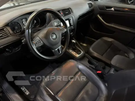 JETTA - 2.0 COMFORTLINE 4P TIPTRONIC