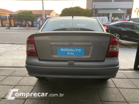 ASTRA 1.8 MPFI Sedan Comfort 8V