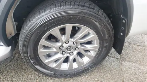 HILUX SW4 2.8 D-4D TURBO DIESEL SRX 7L 4X4 AUTOMÁ