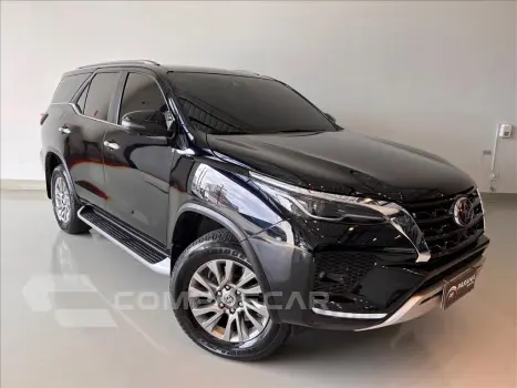 HILUX SW4 2.8 D-4D TURBO DIESEL SRX 7L 4X4 AUTOMÁ