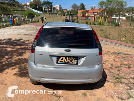 FIESTA 1.6 MPI Class Hatch 8V