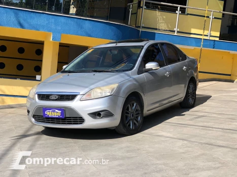 FORD FOCUS 2.0 Ghia Sedan 16V 4 portas