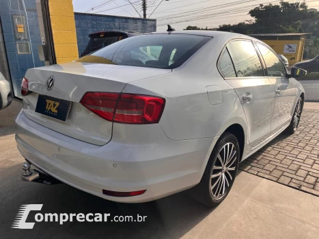 Jetta 2.0 4P CONFORTLINE TIPTRONIC AUTOMÁTICO