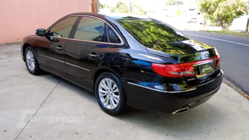 AZERA 3.3 MPFI GLS Sedan V6 24V