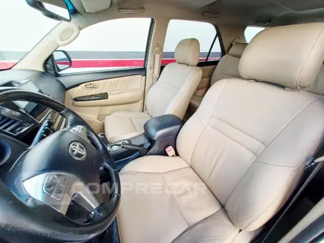 Hilux SW4 SRV D4-D 4x4 3.0 TDI Dies. Aut