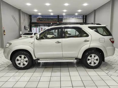 Hilux SW4 SRV D4-D 4x4 3.0 TDI Dies. Aut