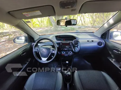 ETIOS 1.5 X PLUS SEDAN 16V FLEX 4P AUTOMÁTICO