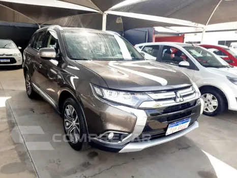 Mitsubishi OUTLANDER 2.0 Comfort 16V 4 portas