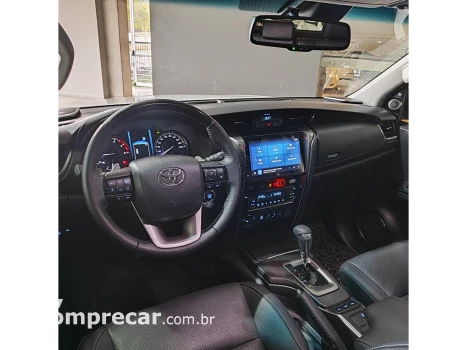 HILUX SW4 2.8 D-4D TURBO DIESEL SRX PLATINUM 7L 4X4 AUTOMÁTI