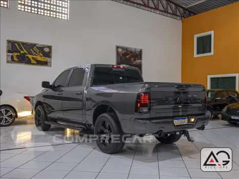 CLASSIC 5.7 V8 Laramie Night Edition CD 4X4