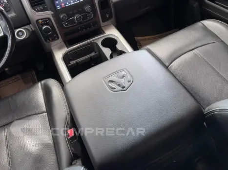 CLASSIC 5.7 V8 GASOLINA LARAMIE NIGHT EDITION CD 4X4 AUTOMÁT