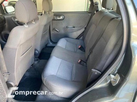 CORSA SEDAN PREMIUM