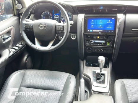 HILUX SW4 2.8 D-4D TURBO DIESEL SRX PLATINUM 7L 4X4 AUTOMÁTI