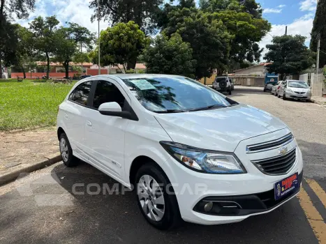 CHEVROLET ONIX 1.0 LT 4 portas