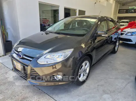 FORD FOCUS 1.6 S Sedan 16V 4 portas