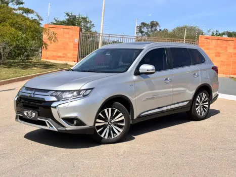 Mitsubishi Outlander 3.0 HPE-S 4WD CVT 4 portas
