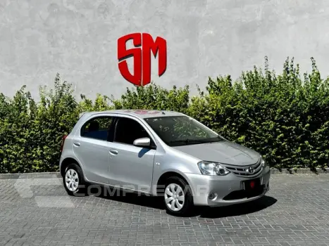 Toyota ETIOS HATCH - 1.5 XS 16V 4P MANUAL 4 portas
