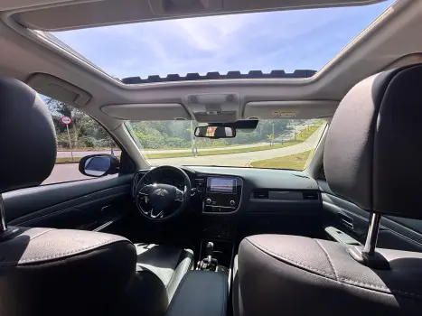 Outlander 3.0 HPE-S 4WD CVT