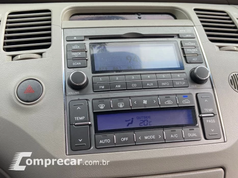 AZERA 3.3 MPFI GLS Sedan V6 24V