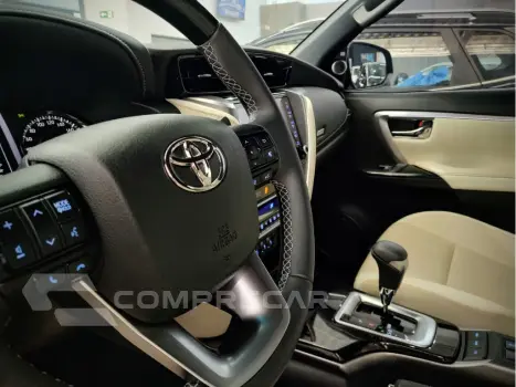 HILUX SW4 2.8 D-4D TURBO DIESEL DIAMOND 7L 4X4 AUTOMÁTICO