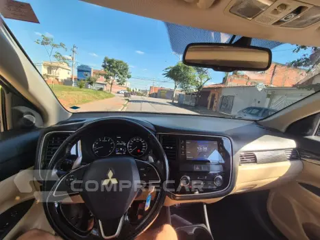OUTLANDER 3.0 GT 4X4 V6 24V GASOLINA 4P AUTOMÁTICO